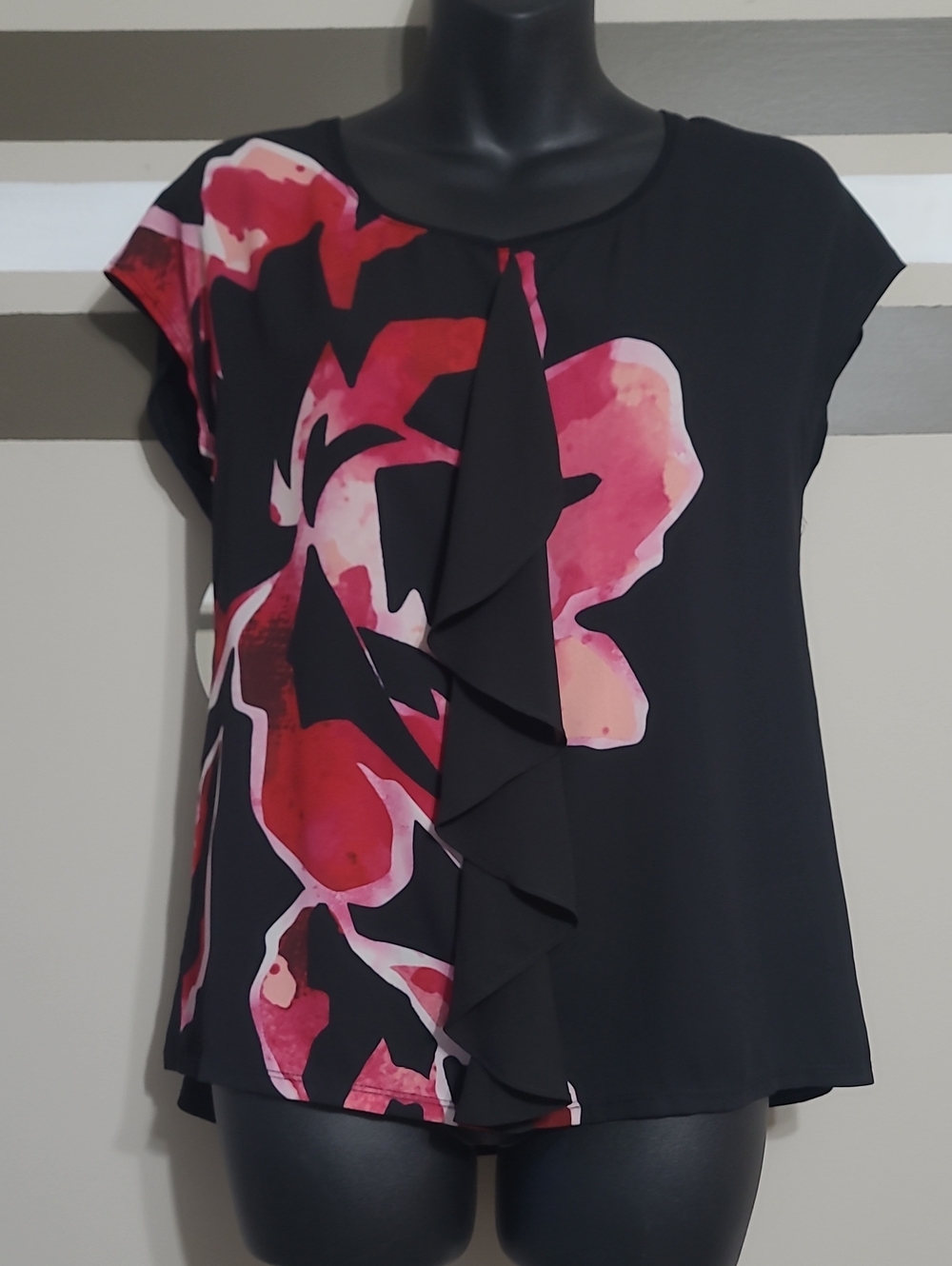 Reitmans Black Floral Sleeveless Ruffle-Front Blouse Sz Small